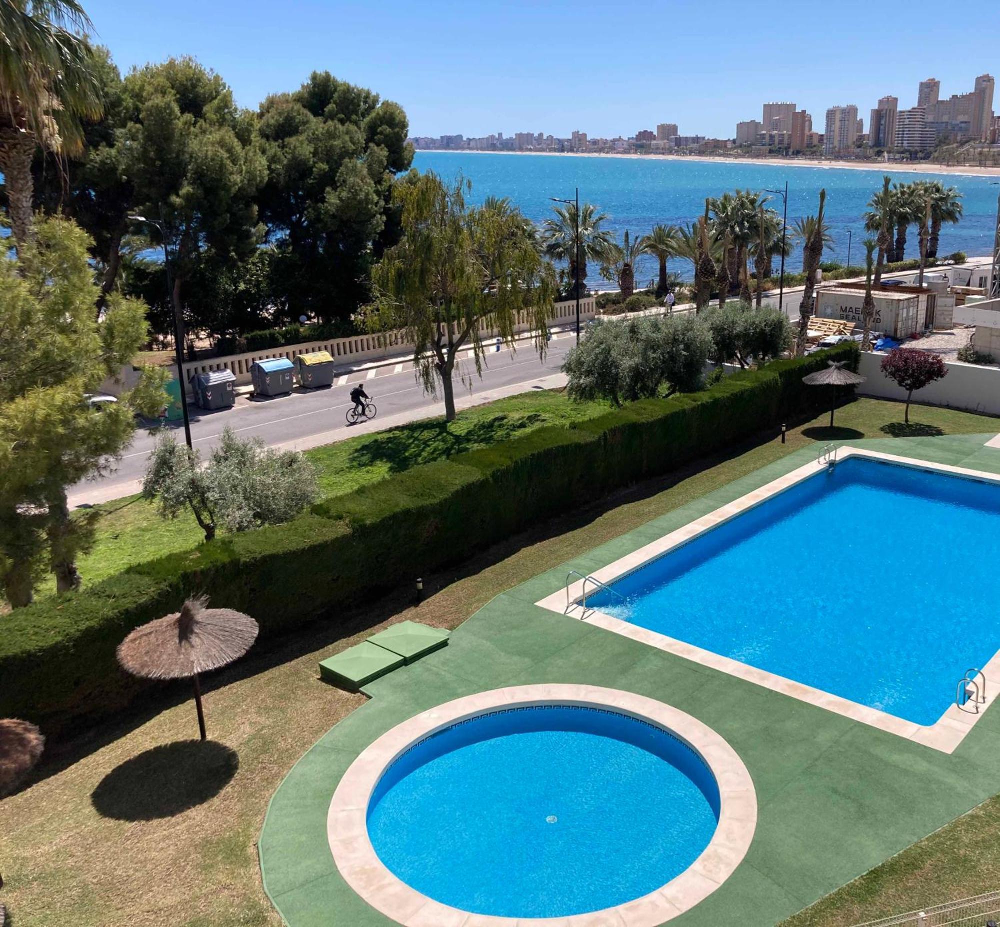 B L U E: Muchavista Sea View Apartment إل كامبيلو المظهر الخارجي الصورة