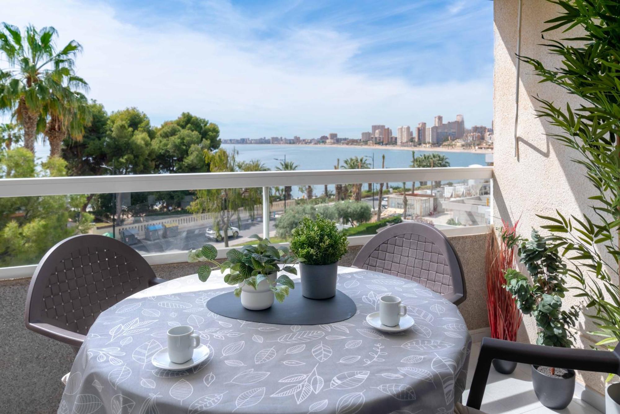 B L U E: Muchavista Sea View Apartment إل كامبيلو المظهر الخارجي الصورة